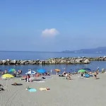 Casa Celine Moderna, Relax, Comoda Alle Spiagge E Negozi